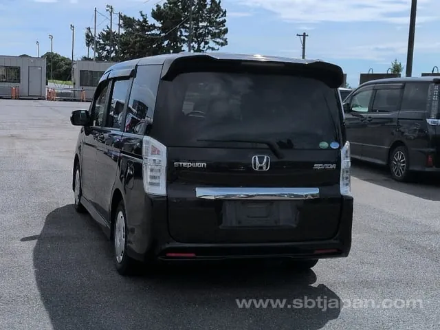 Honda Stepwagon 2013 photo 3