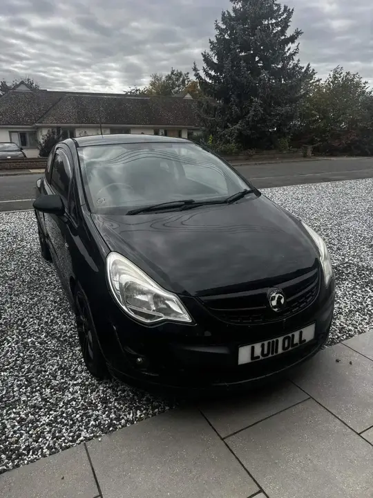 Vauxhall Corsa 2011 photo 2