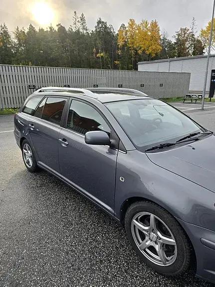 Toyota Avensis 2004 photo 2