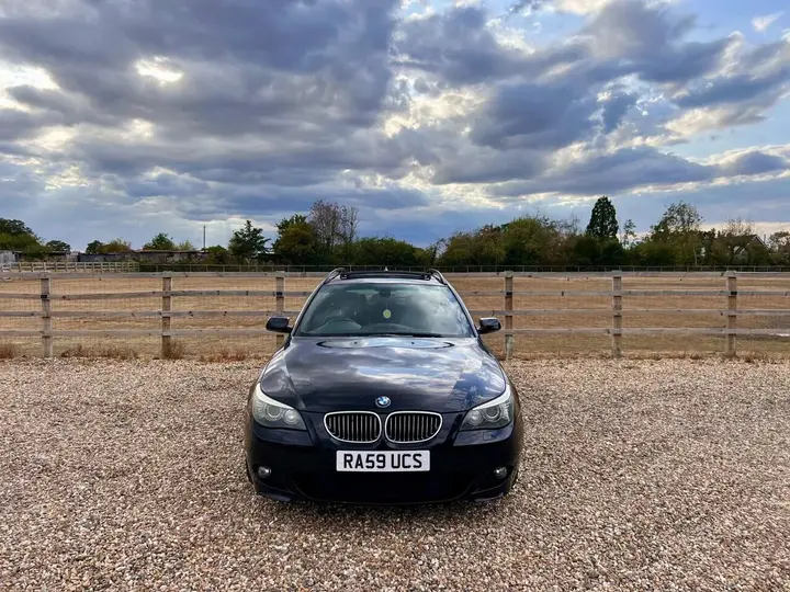 BMW 5 Series 2009 photo 2