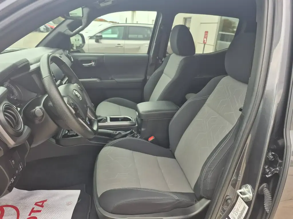 Toyota Tacoma 2023 photo 2