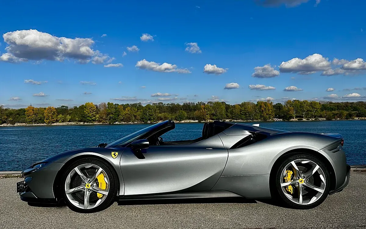 Ferrari Sf90 Stradale 2024 photo 2