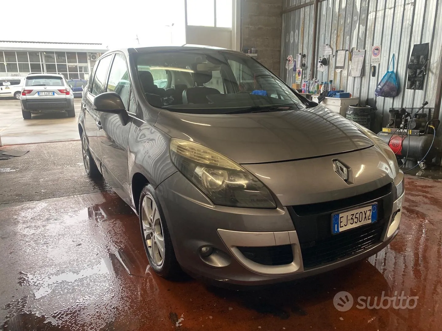 Renault Scenic 2011 photo 2