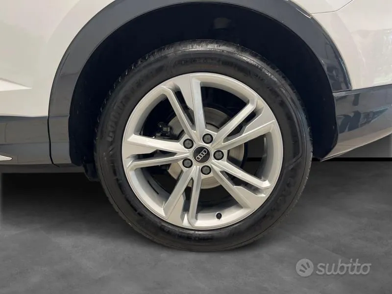 Audi Q3 2022 photo 2