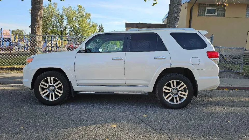 Toyota 4Runner 2011 photo 3