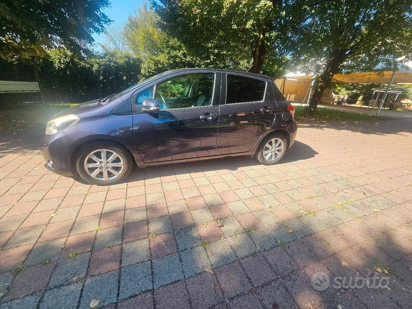 Toyota Yaris 2011 photo 2
