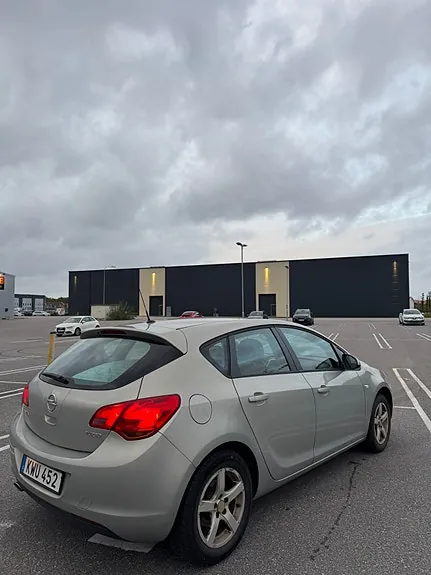Opel Astra 2010 photo 3