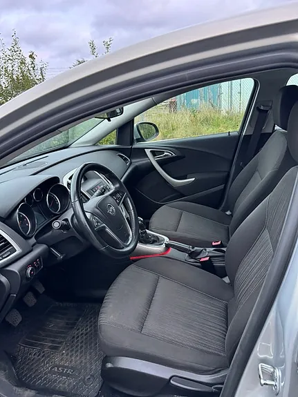 Opel Astra 2010 photo 5