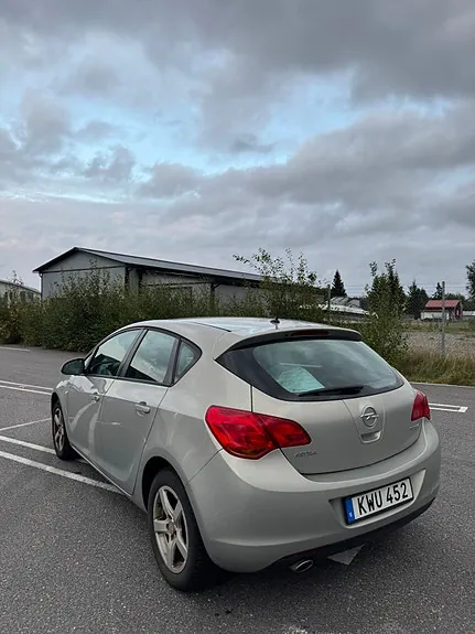 Opel Astra 2010 photo 4
