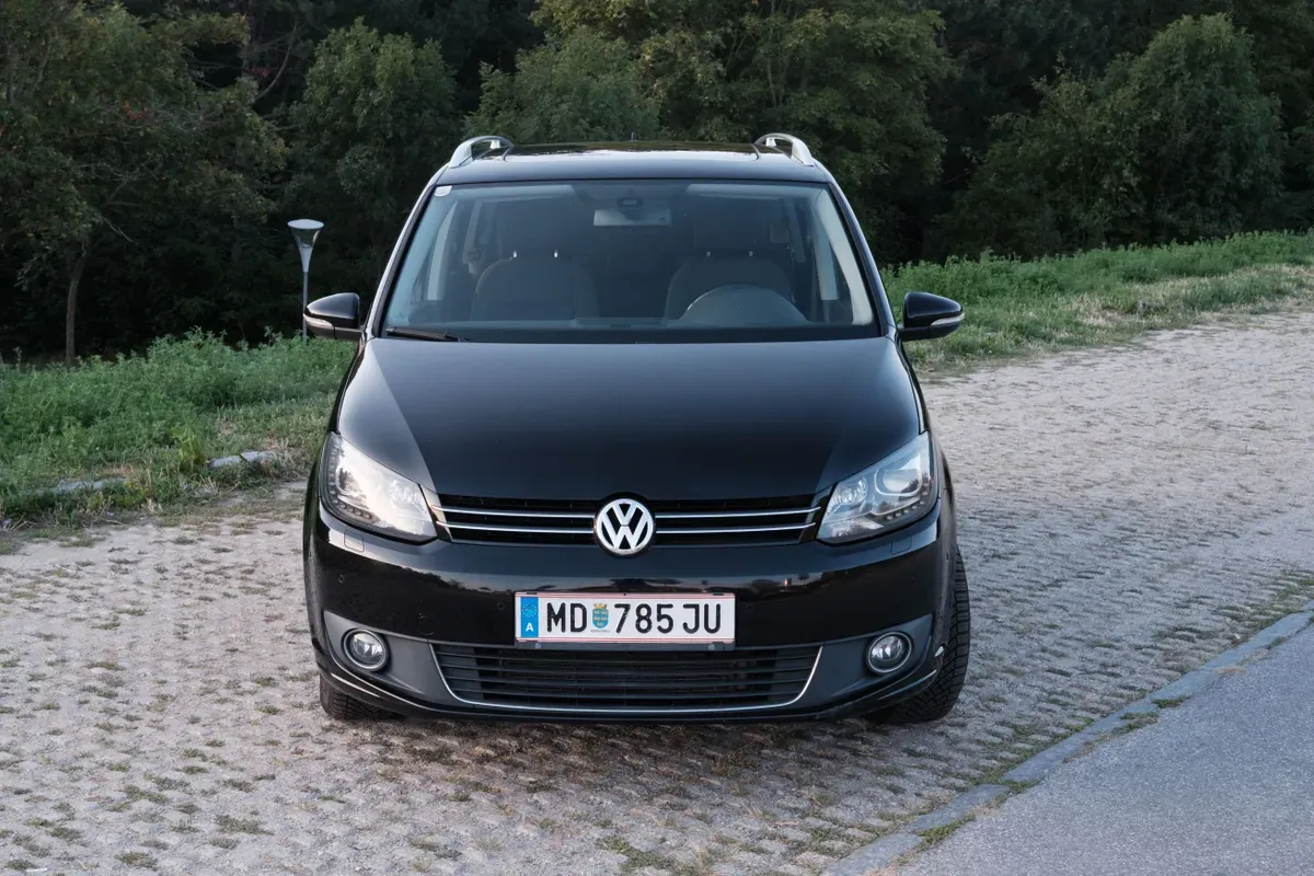 Volkswagen Touran 2013 photo 2