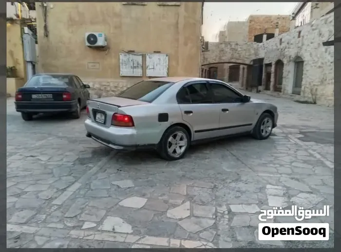 Mitsubishi Galant 2002 photo 2