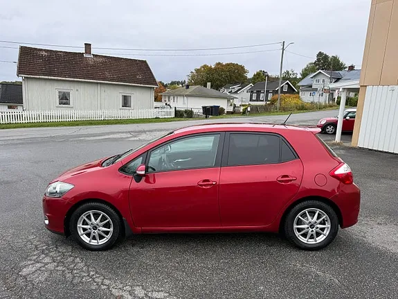 Toyota Auris 2011 photo 5