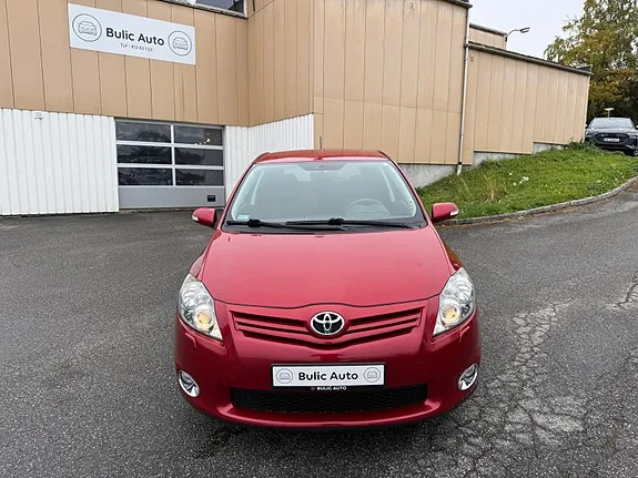 Toyota Auris 2011 photo 3