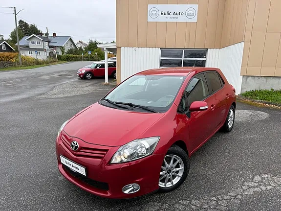 Toyota Auris 2011 photo 2