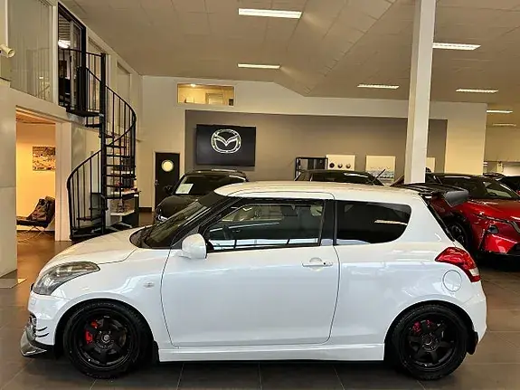 Suzuki Swift 2012 photo 2