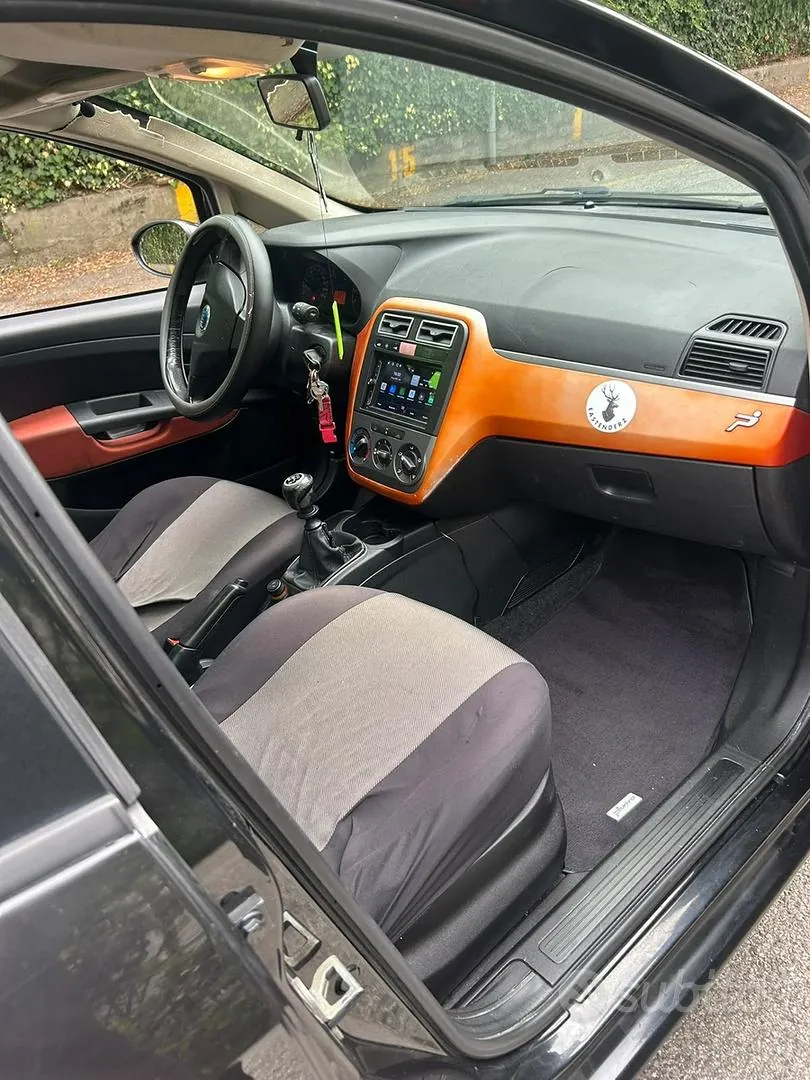 Fiat Grande Punto 2006 photo 2