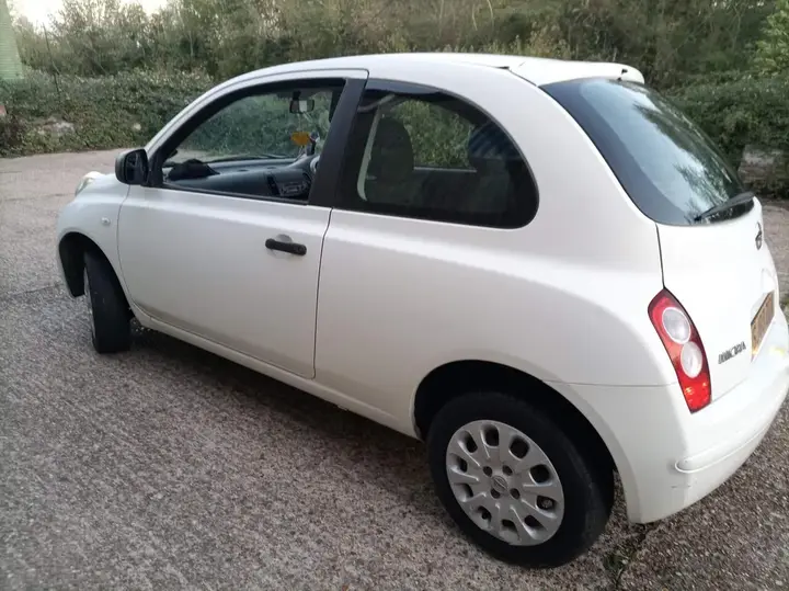 Nissan Micra 2010 photo 2