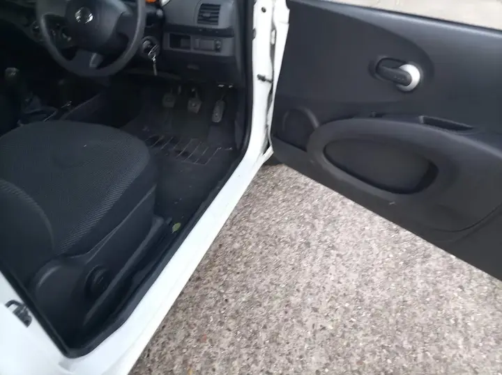 Nissan Micra 2010 photo 5