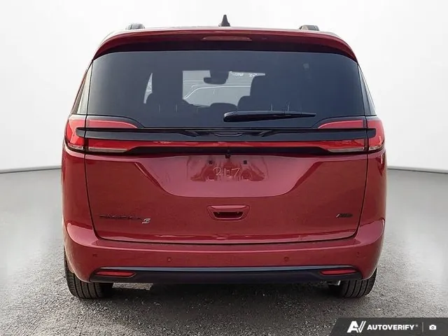Chrysler Pacifica 2027 photo 4