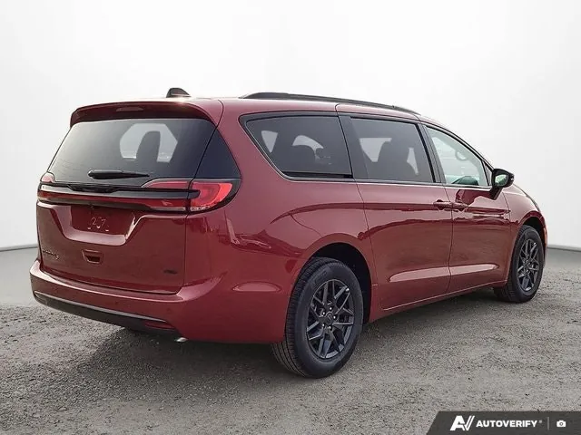 Chrysler Pacifica 2027 photo 5
