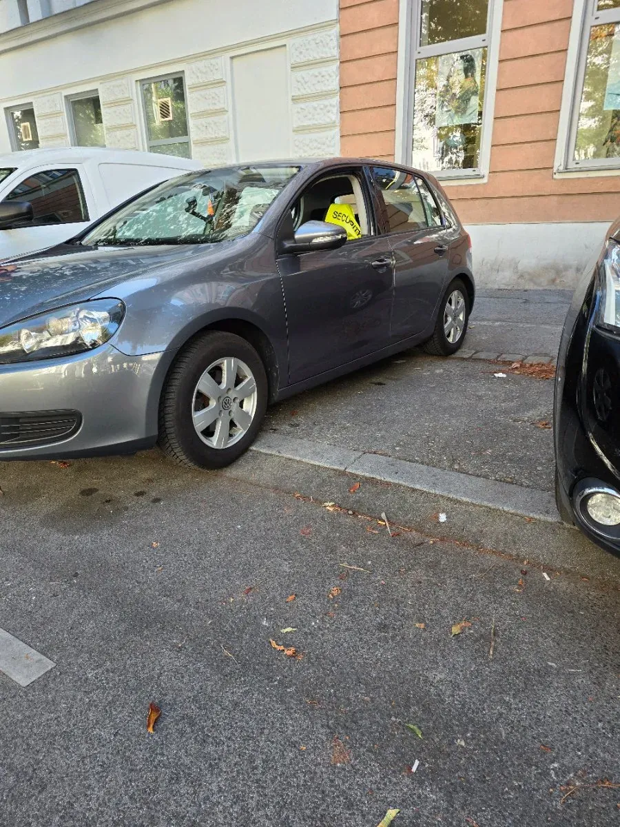Volkswagen Golf 2010 photo 2