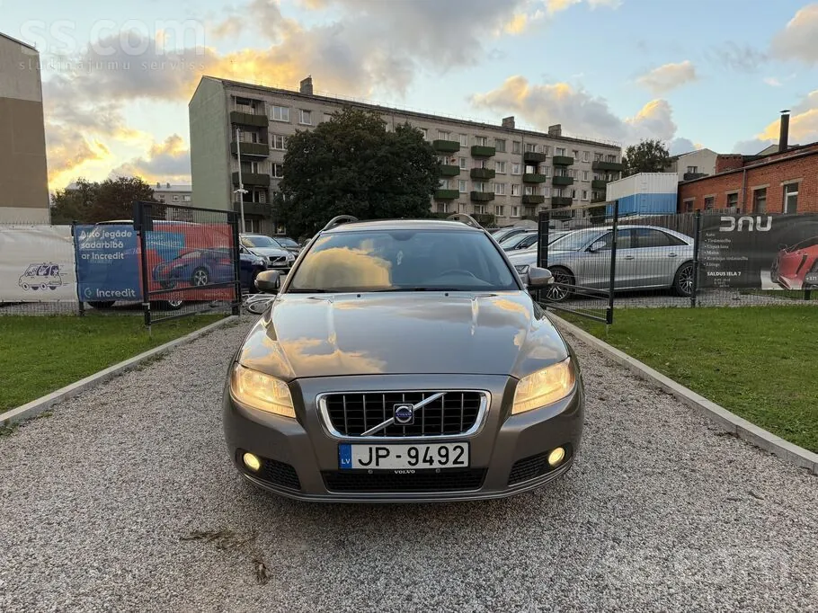 Volvo V70 2009 photo 2