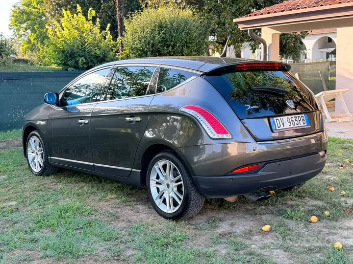 Lancia Delta 2009 photo 2