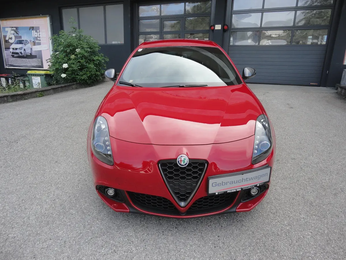 Alfa Romeo Giulietta 2016 photo 2