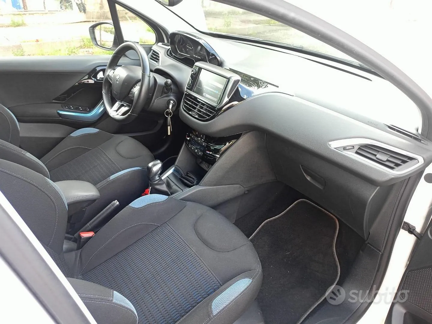 Peugeot 208 2012 photo 5