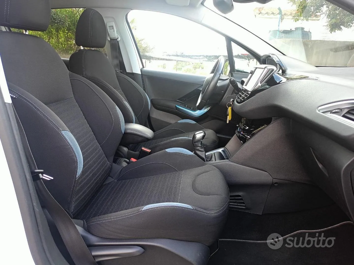 Peugeot 208 2012 photo 4