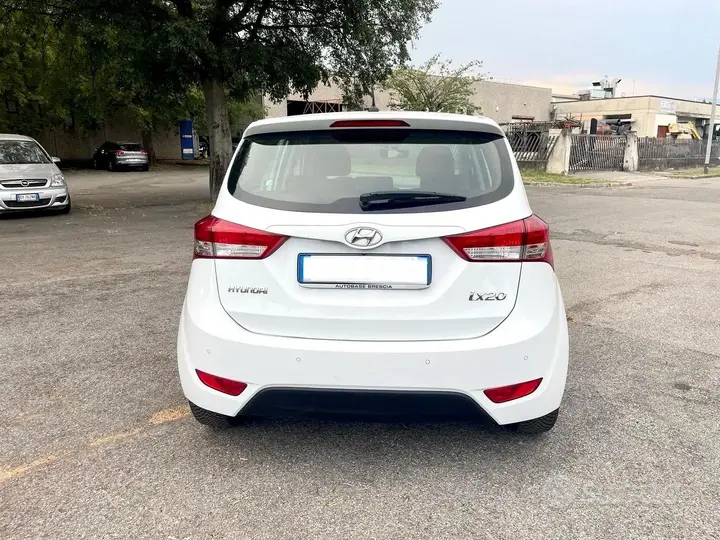 Hyundai Ix20 2015 photo 4