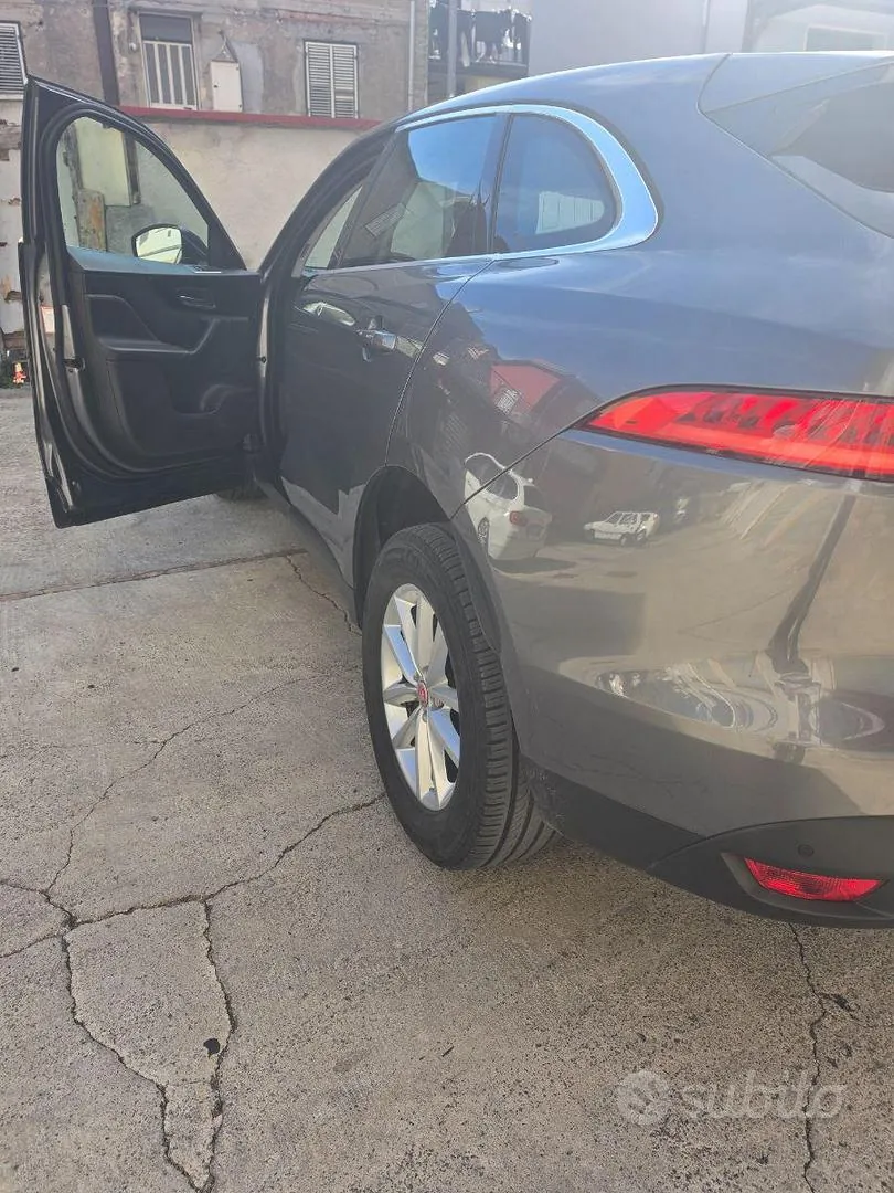 Jaguar F-Pace 2018 photo 2