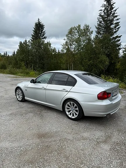 BMW 320D 2011 photo 4