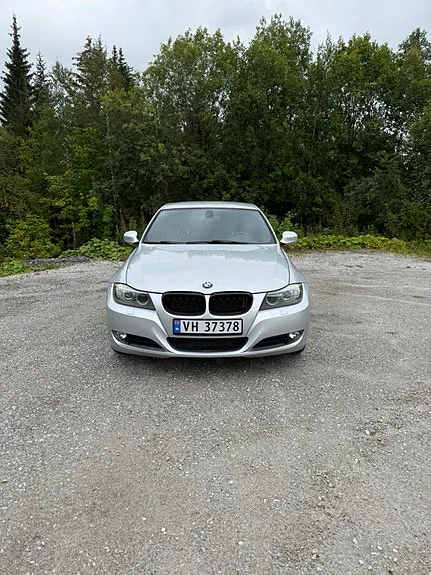 BMW 320D 2011 photo 2