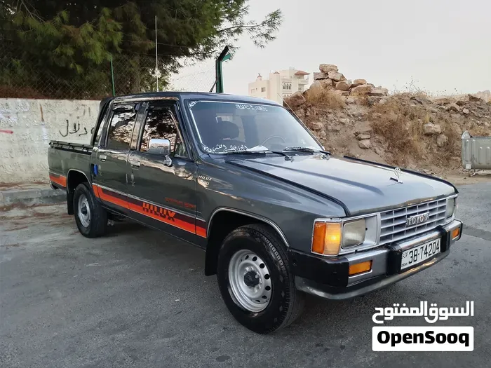 Toyota Hilux 1984 photo 2