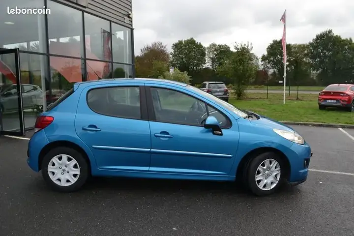 Peugeot 207 2011 photo 3