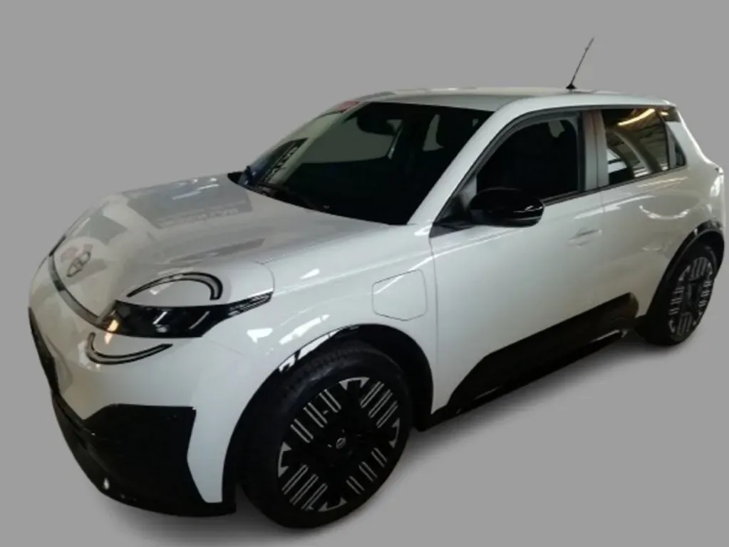 Nissan Micra photo 2
