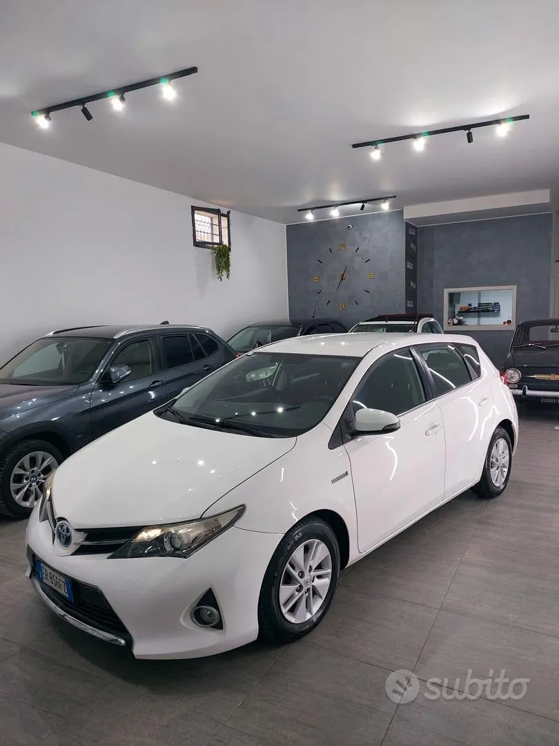 Toyota Auris 2013 photo 2