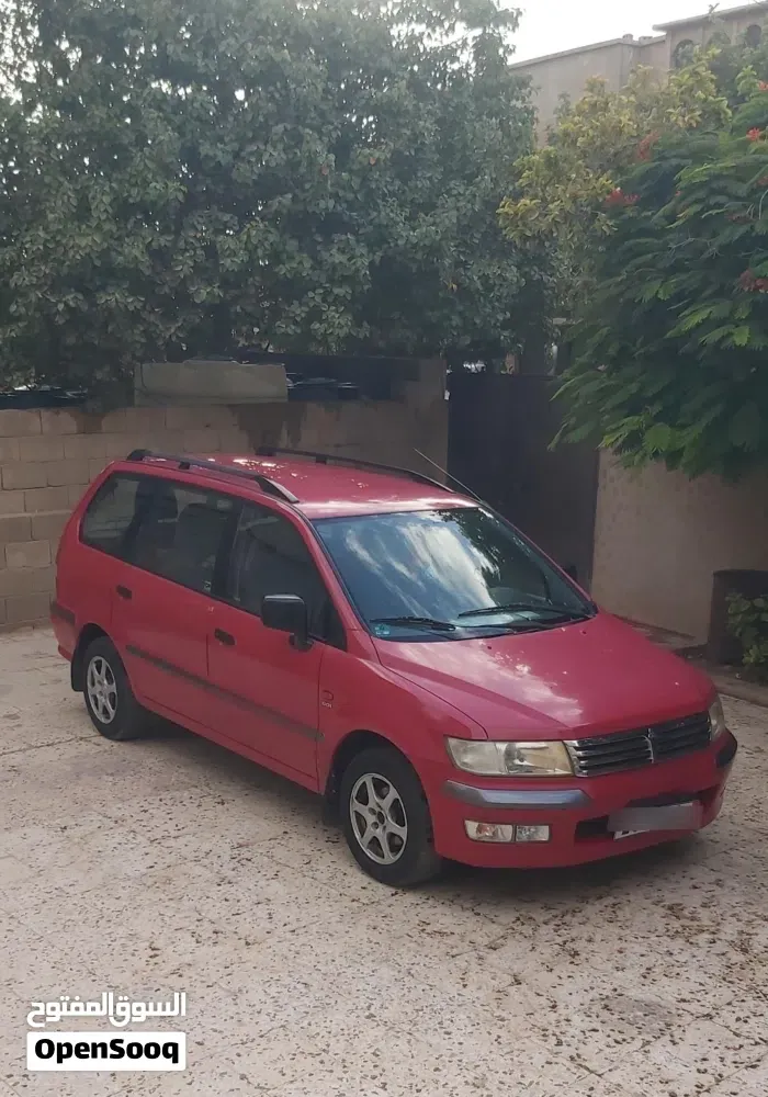 Mitsubishi Space Wagon 2001 photo 5