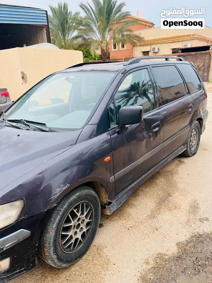 Mitsubishi Space Wagon 2001 photo 3