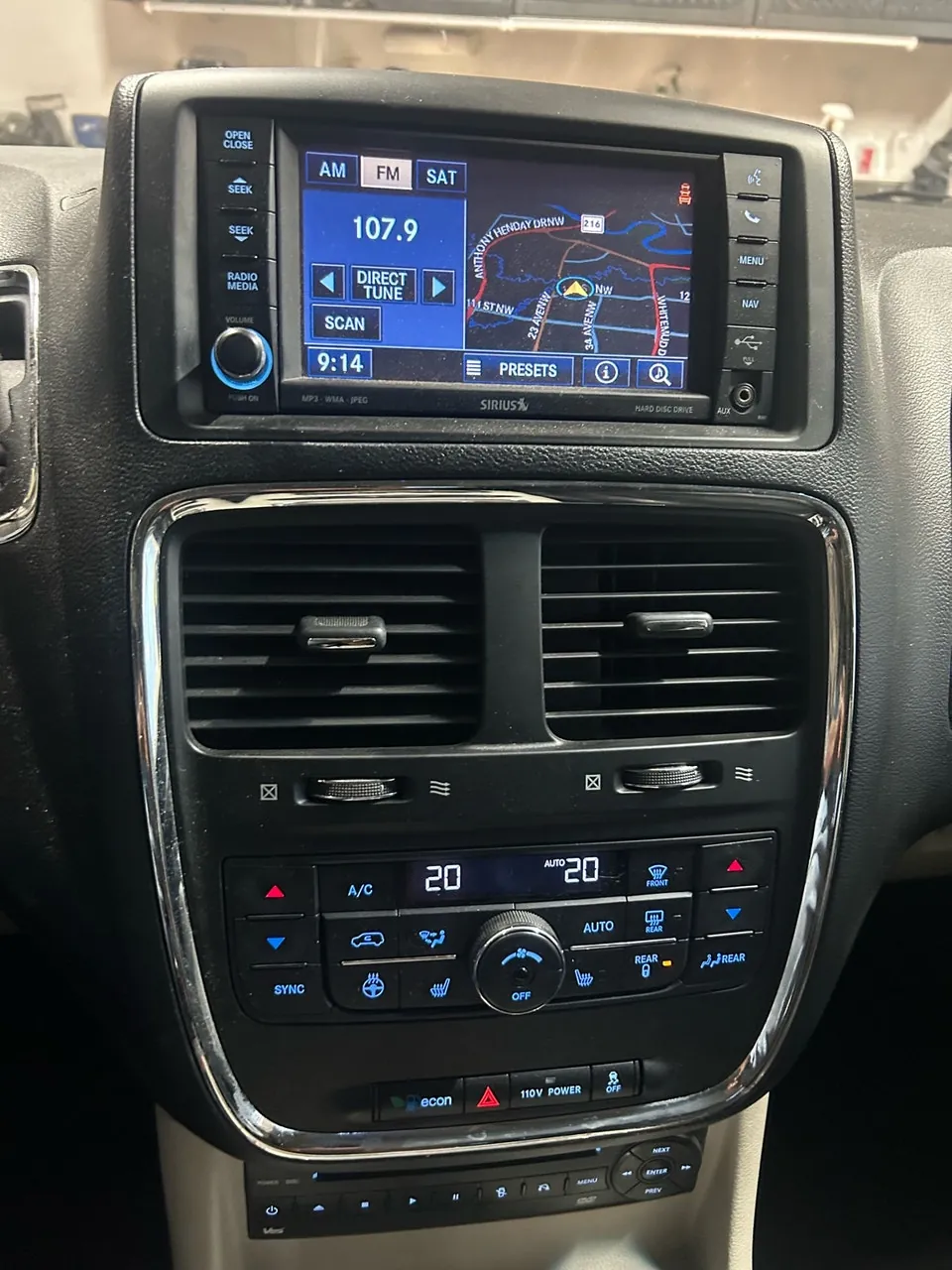 Dodge Grand Caravan 2012 photo 2