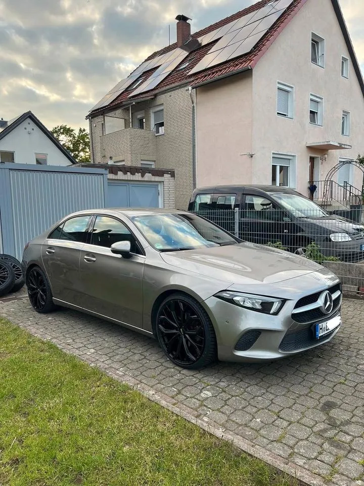 Mercedes-Benz A 180