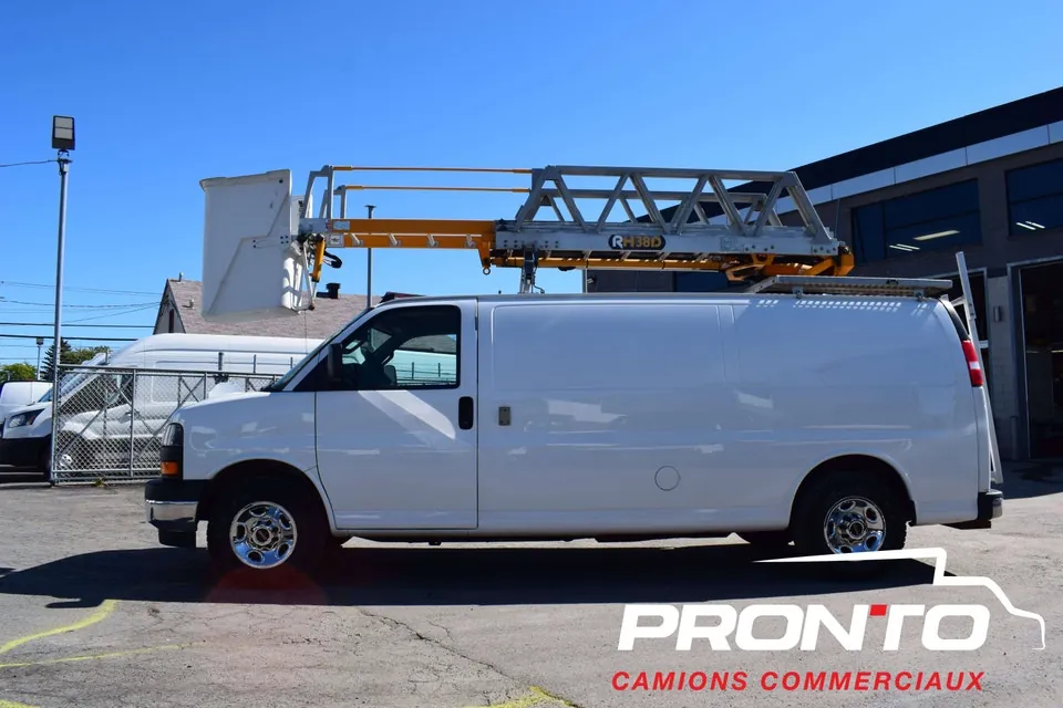 GMC Savana 2021 photo 2