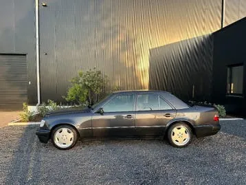 Mercedes-Benz E-Class 1991 photo 2