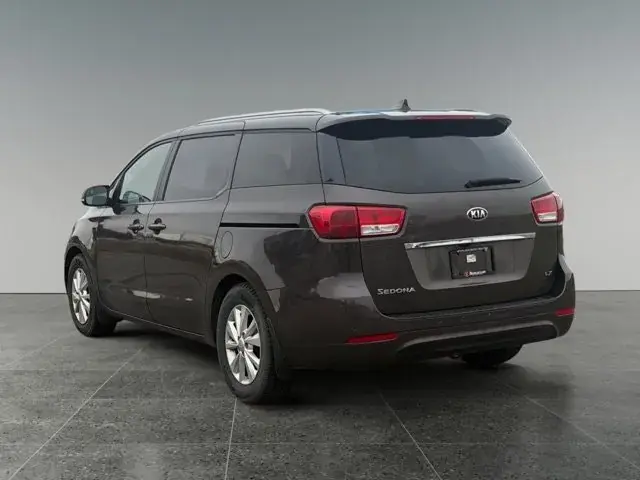 Kia Sedona 2016 photo 4