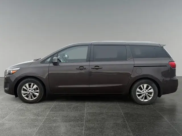 Kia Sedona 2016 photo 2