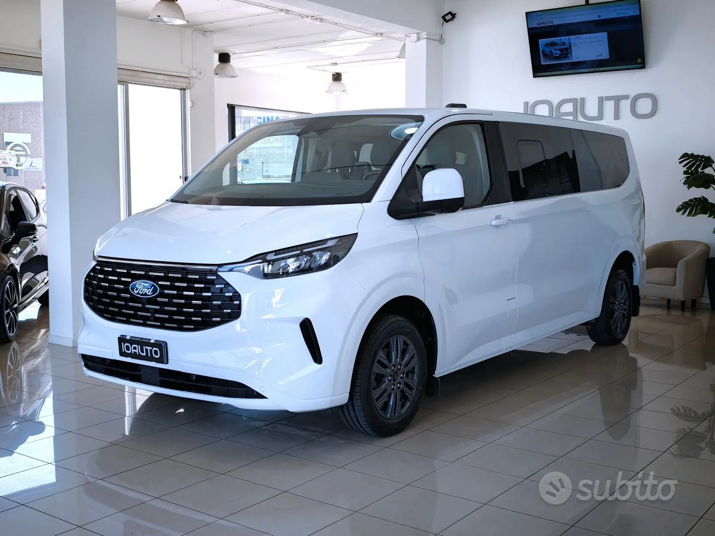 Ford Tourneo Custom 2024 photo 2