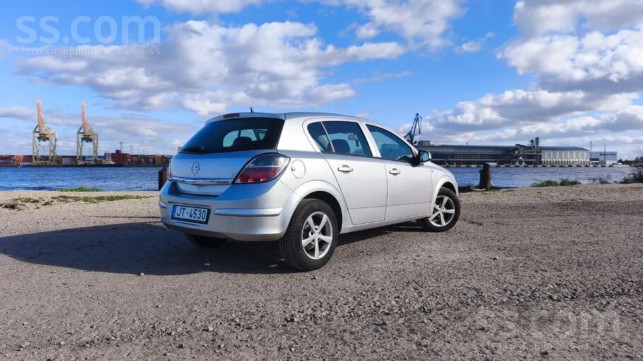 Opel Astra 2012 photo 4
