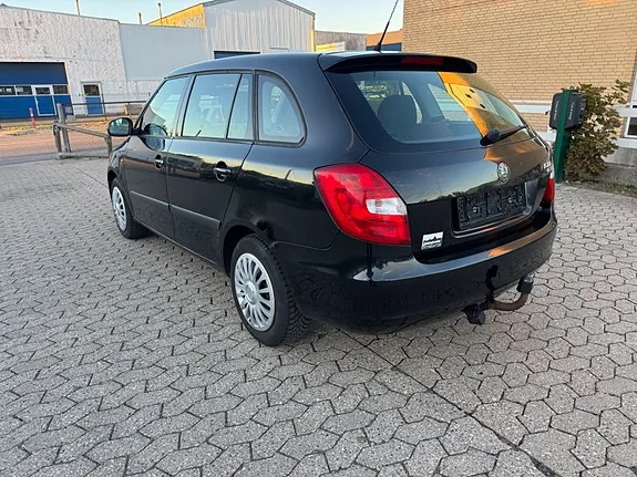 Skoda Fabia 2008 photo 3