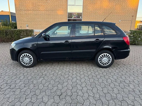 Skoda Fabia 2008 photo 2
